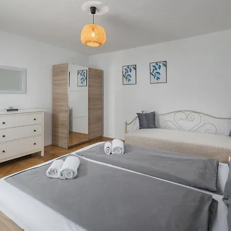 Spadici Πόρετς